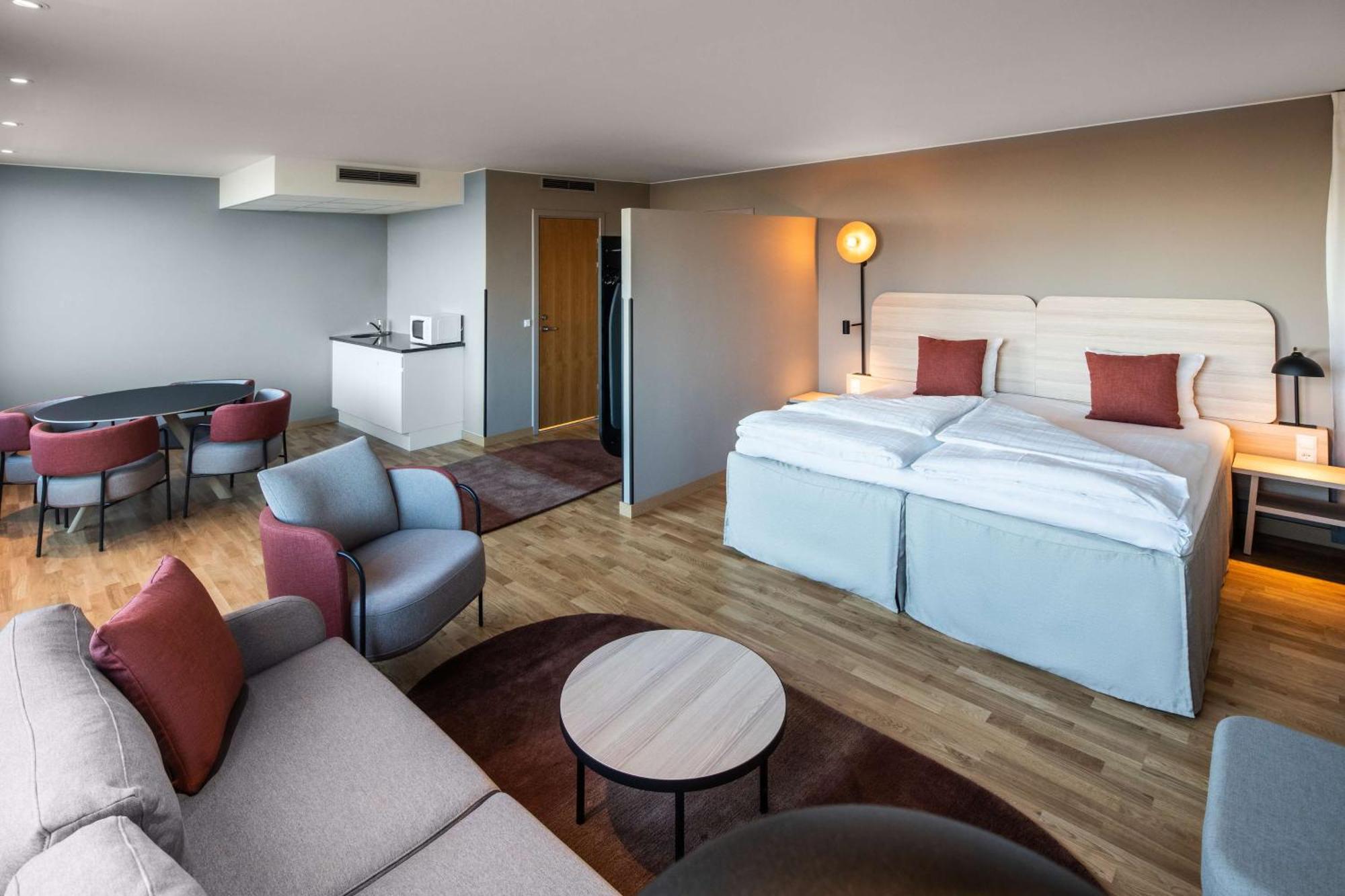 Master Suite,1739381359:JPEG